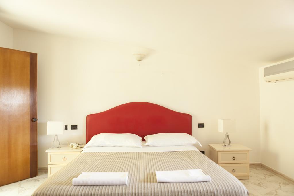 Hotel Villa Pirotta Sannicandro di Bari ภายนอก รูปภาพ