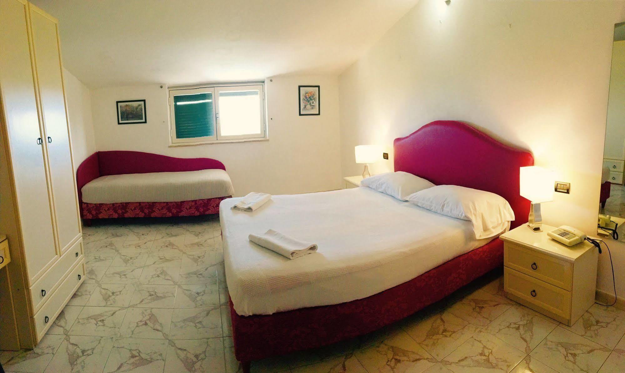 Hotel Villa Pirotta Sannicandro di Bari ภายนอก รูปภาพ