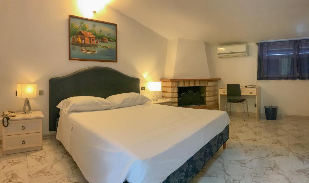Hotel Villa Pirotta Sannicandro di Bari ภายนอก รูปภาพ